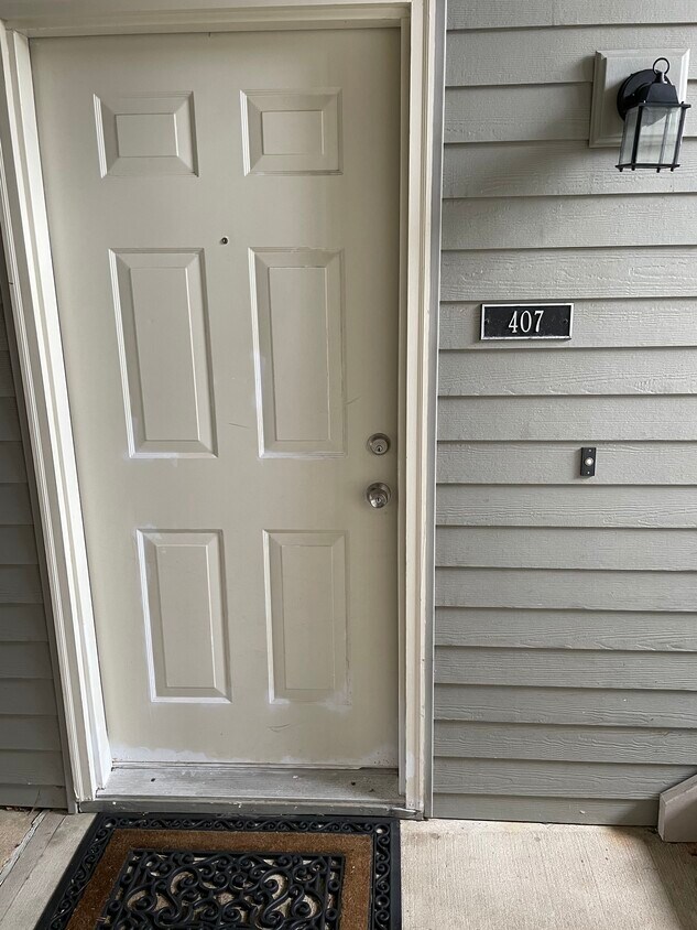 Entrance - 407 Ravens Crest Dr