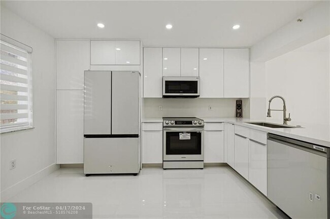 Building Photo - 9525 Weldon Cir