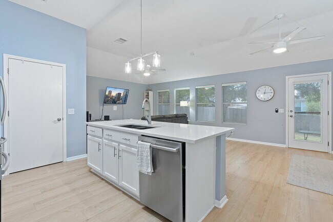 Building Photo - 4709 Virginia Dare Ln