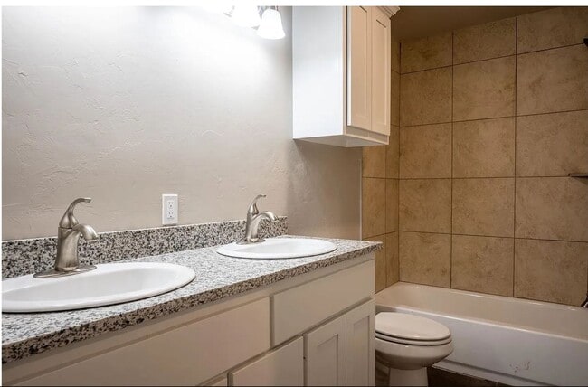 Building Photo - 410 Grove St