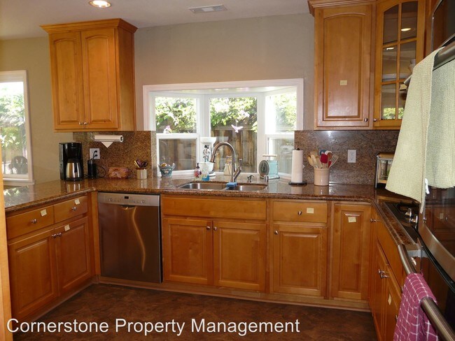 Building Photo - 4 br, 2 bath House - 317 Henderson Dr