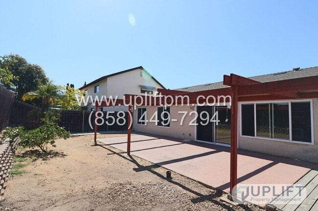 Foto del edificio - 3 bed 2 bath House With Solar And Communit...