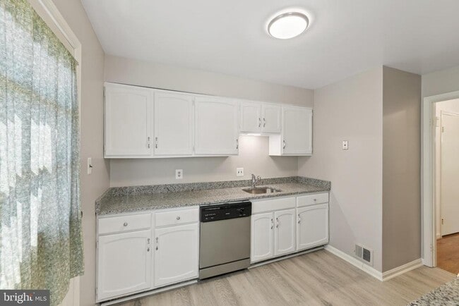 Building Photo - 1549 Bruton Ct