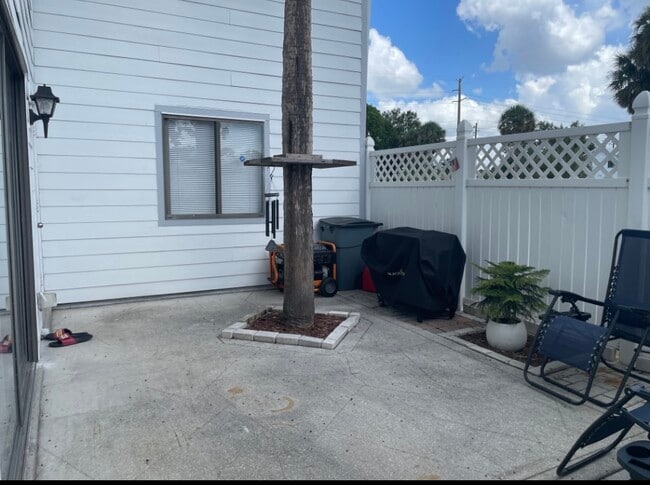 Foto del edificio - 7737 Tamara Lee Ct