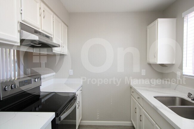 Foto del edificio - 9936 E Birchwood Ave