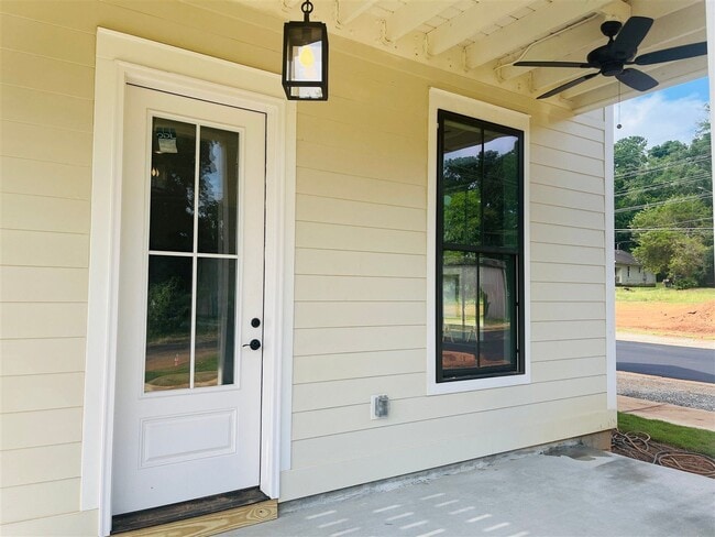 Building Photo - 101 Gardenia Ln
