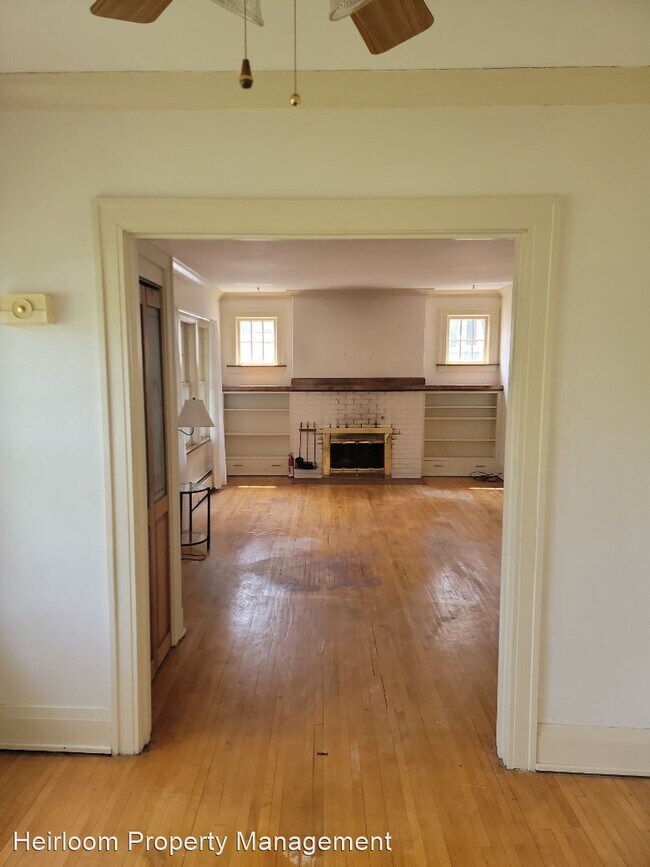 Foto del edificio - 4 br, 2 bath House - 2327 E. 4th St.