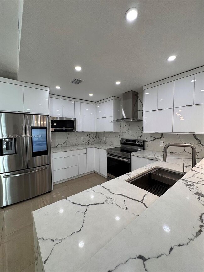 Building Photo - 20521-20125 SW 125th Ave