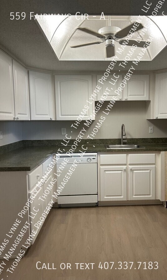 Building Photo - 559 Fairways Cir