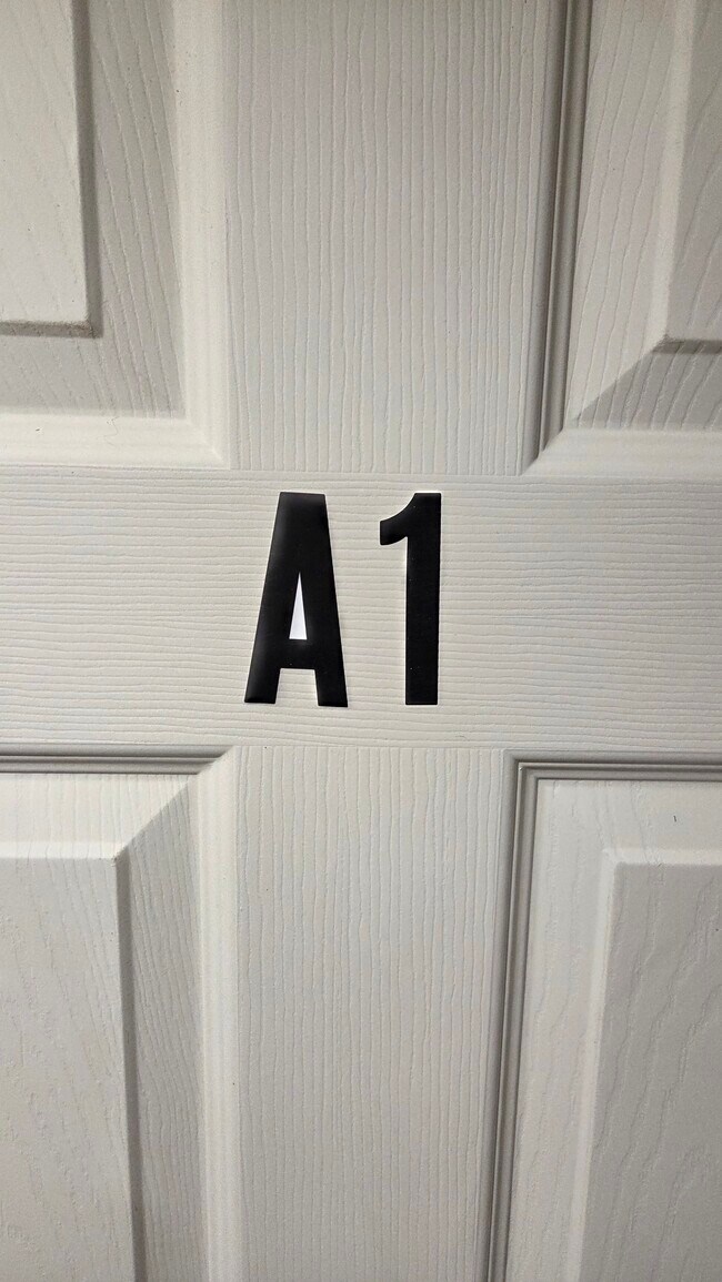 Foto del edificio - 1421 S Carey St