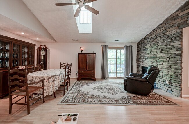 Building Photo - 220 Long Cove Ln