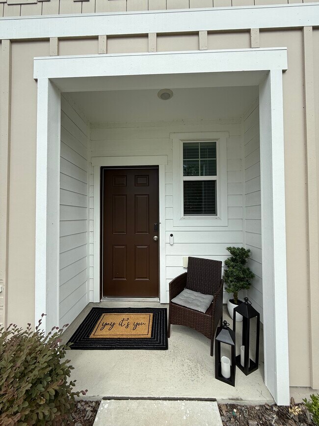 Doorway - 6206 Daerr Ridge St