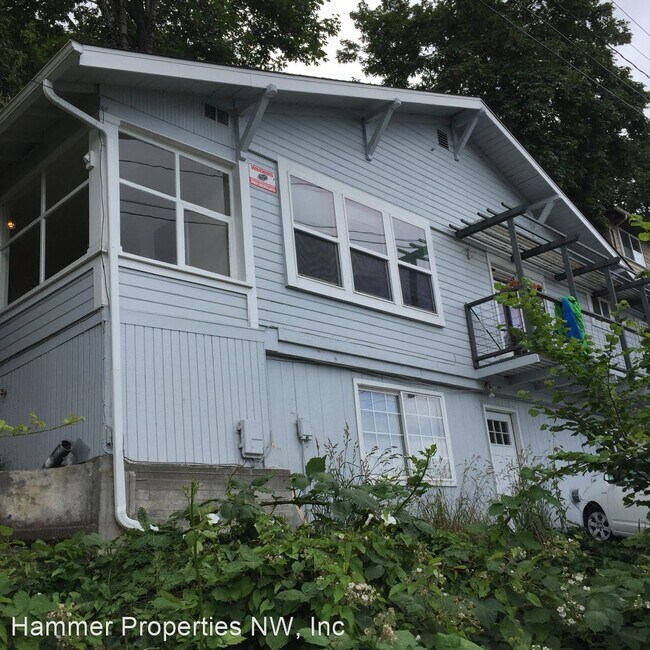 Foto del edificio - 6 br, 3 bath House - 310 E Ivy Street