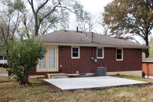 Building Photo - 106 N 1st St