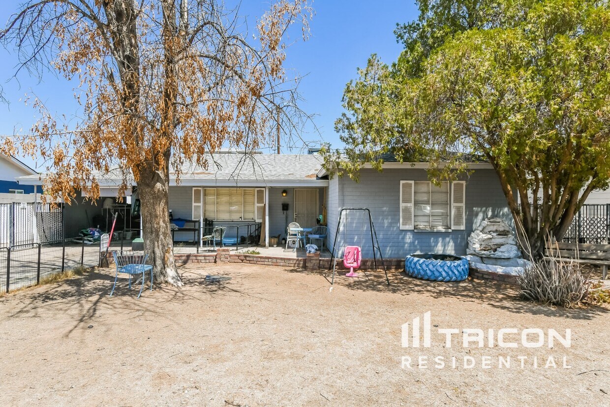 Primary Photo - 120 W 8th Pl