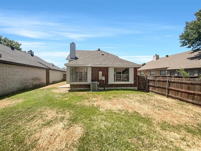 Building Photo - 6808 Driffield Cir E