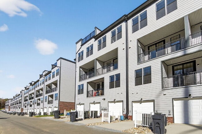 Foto del edificio - Be the First to Live Here! Brand-New 3BR Condo in Coalfield Station – Modern Living in the Heart ...