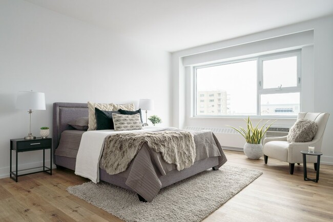 Spacious bedroom - Le 4300