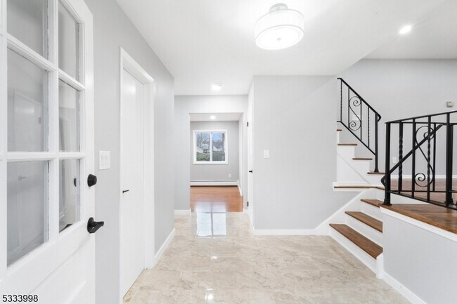 Building Photo - 25 Sandalwood Dr