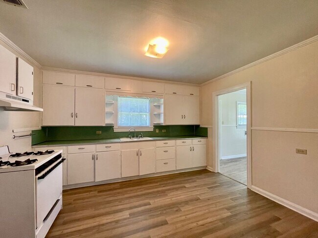 Foto del edificio - 705 Runnels Ave