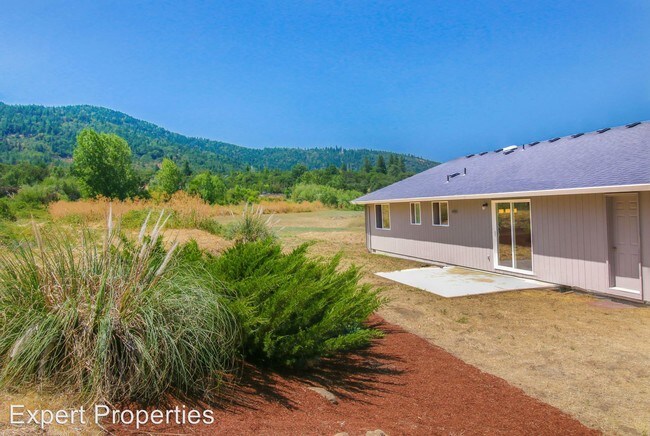 Building Photo - 907 Neil Creek Rd