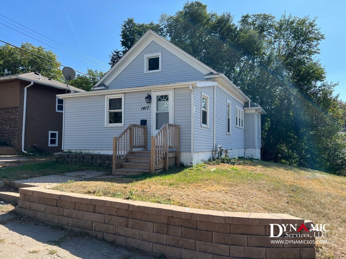 Foto principal - 3 Bedroom, 1 Bathroom Single Family House