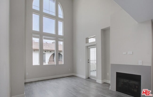 Foto del edificio - 6280 W 3rd St