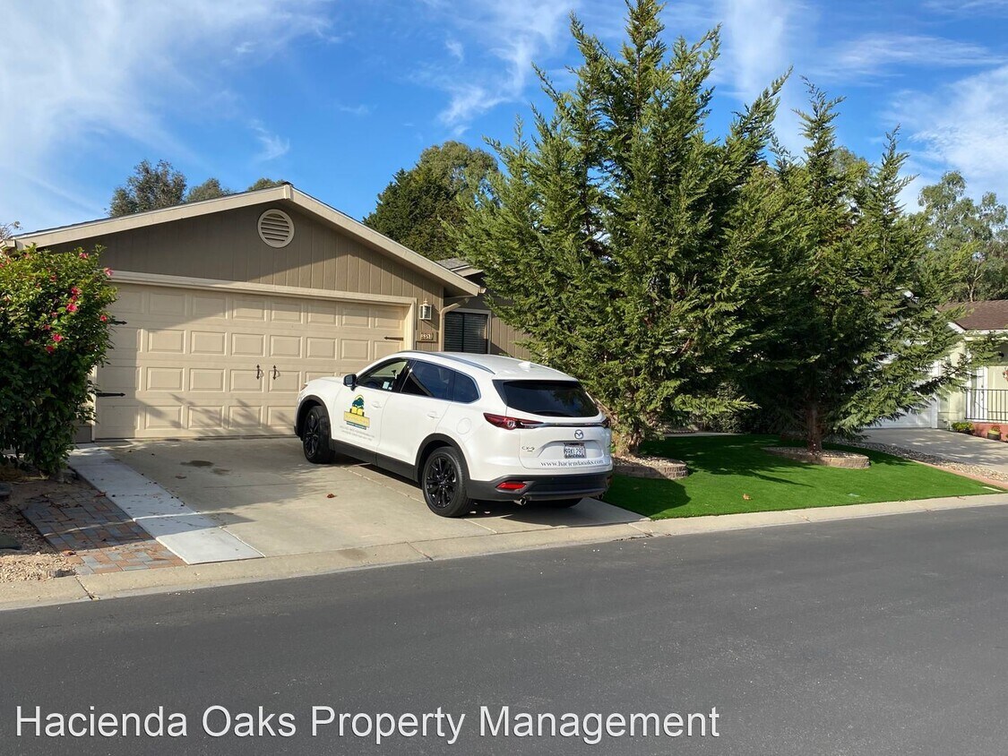 2 br, 2 bath House 3381 Turtle Creek Drive House Rental in Santa