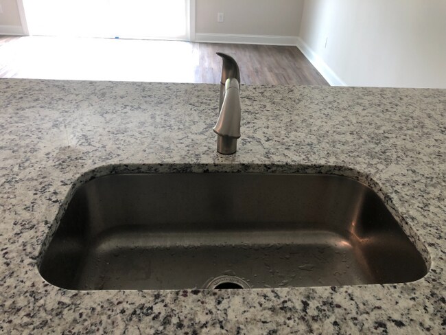 Foto del edificio - 6922 Eddy Point Ln