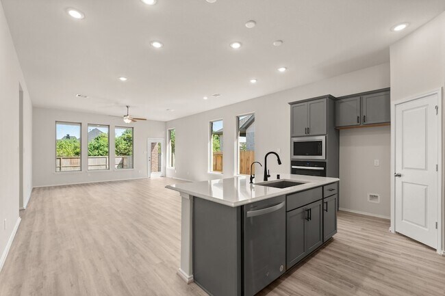 Foto del edificio - 1942 Waters Branch Dr