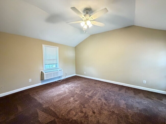 Foto del edificio - 538 Lilly Ave