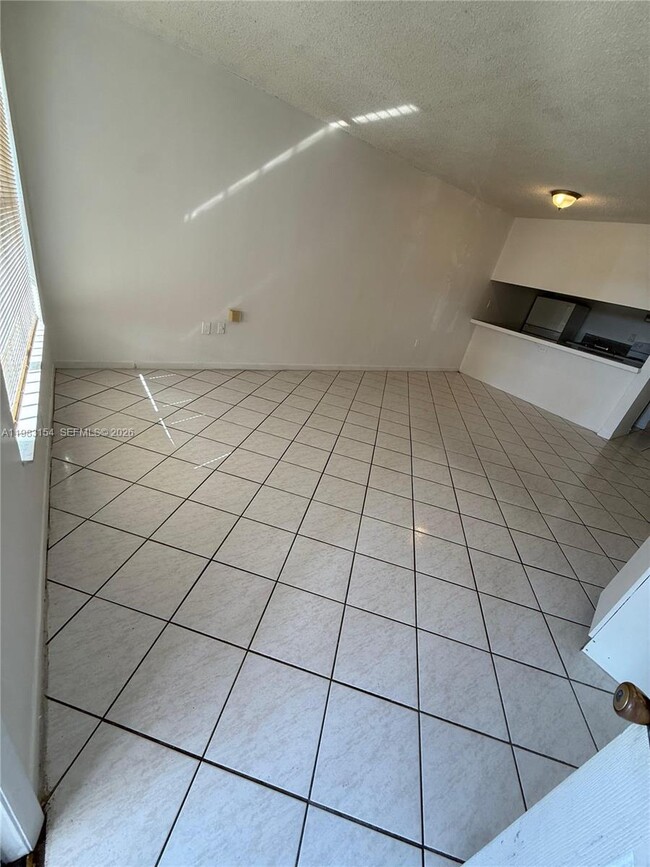 Foto del edificio - 251 NW 177th St