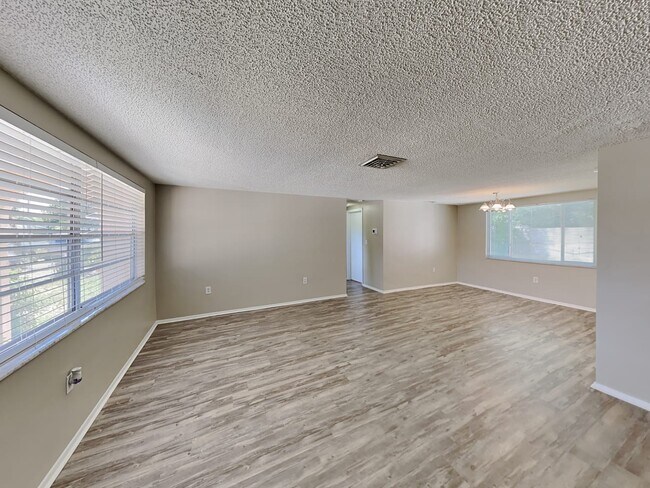 Foto del edificio - 5118 Idlewild St