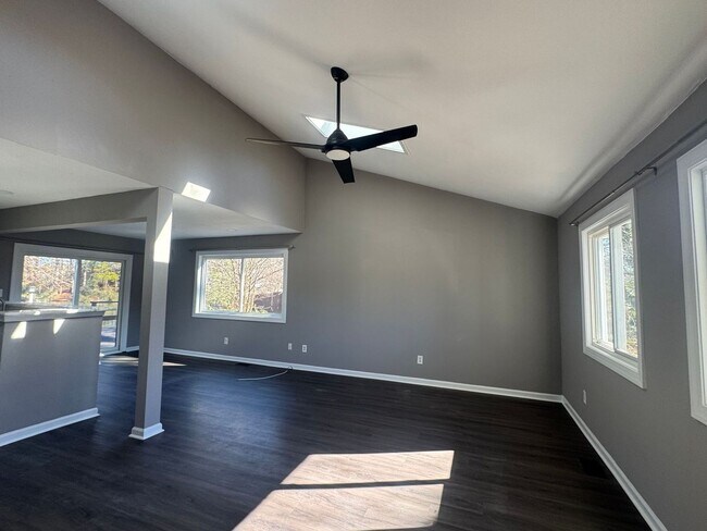 Foto del edificio - Waterfront Retreat with Private Dock & Sunroom Views