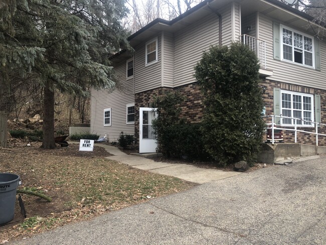 Private Entrance - 1324 Saint James Ct
