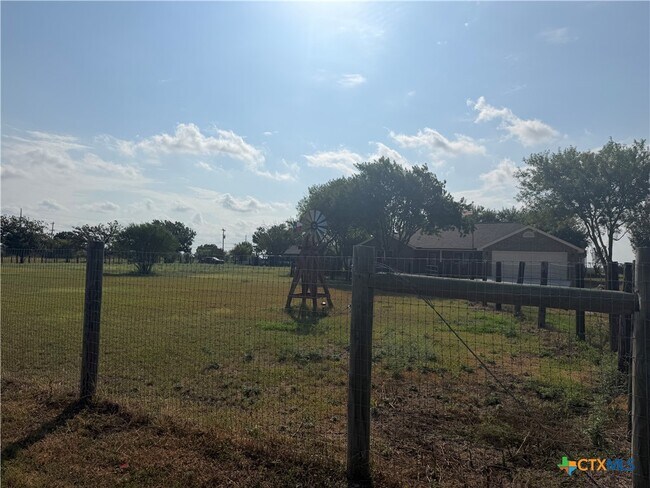 Building Photo - 433 W Klein Rd