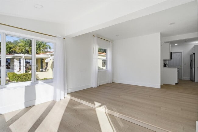 Building Photo - 461 Plover Ave