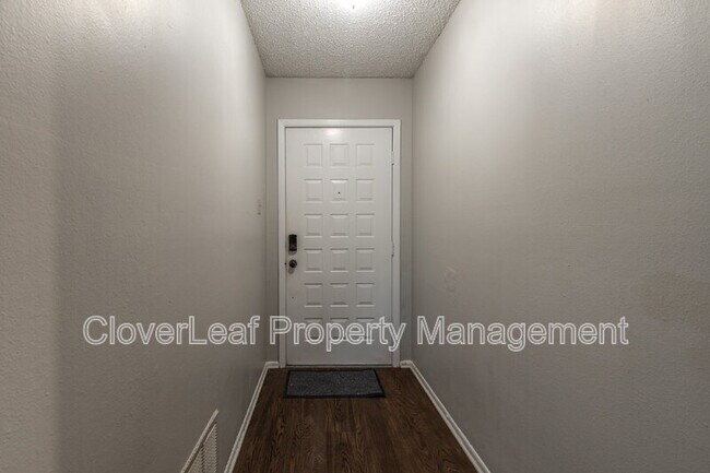 Foto del edificio - 1242 Hollyhock Ln