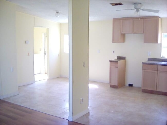 Cocina - 560 Fleetwood St