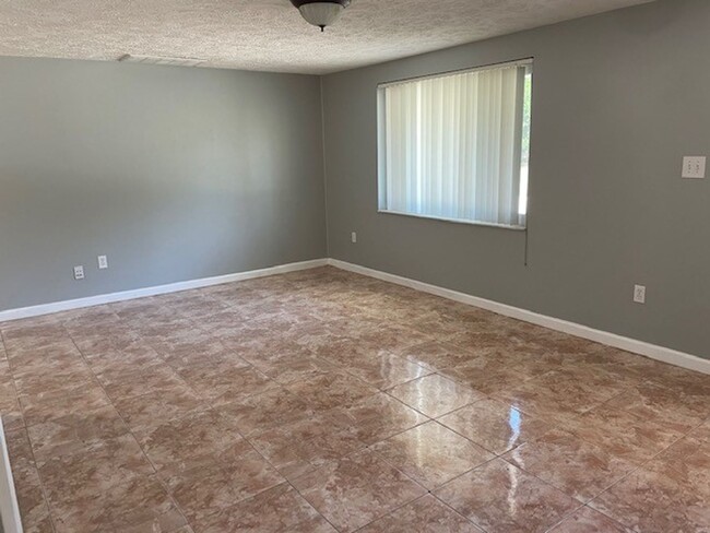 Building Photo - Port Richey - Gulf Highlands - 3 Bedroom 2...
