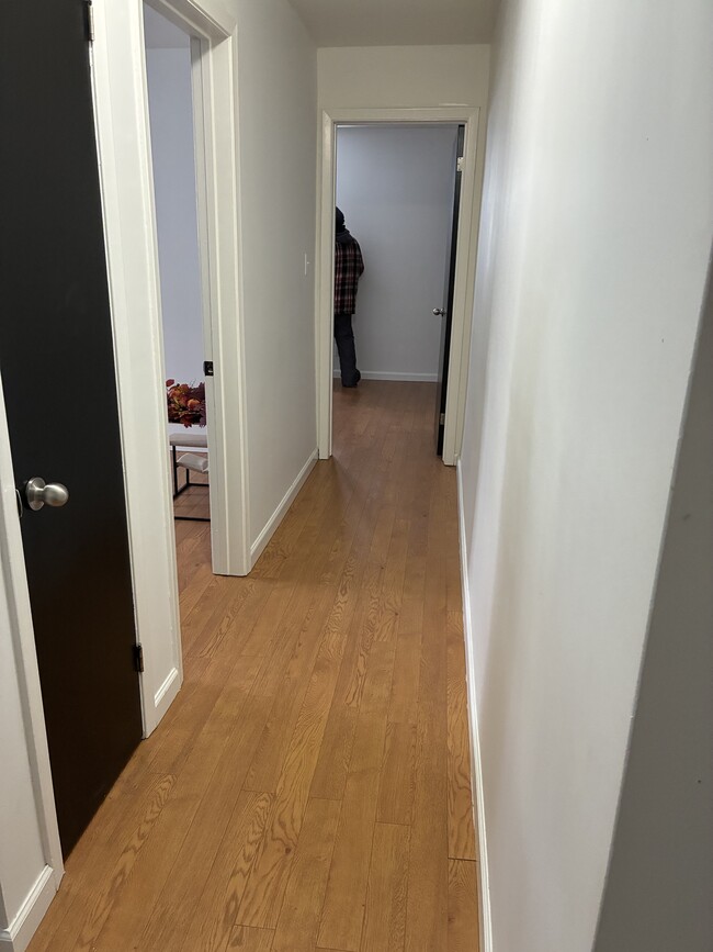 Building Photo - 37 Moira St E