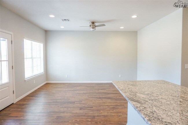 Building Photo - 4705 Belair Blvd