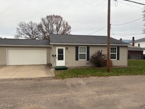 Building Photo - 167 Cedar Ln NE