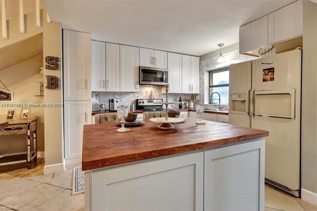 Building Photo - 3 br, 2 bath House - 15444 SW 71st St