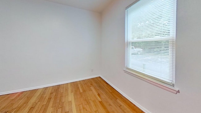 Building Photo - 1200 E Singer Cir