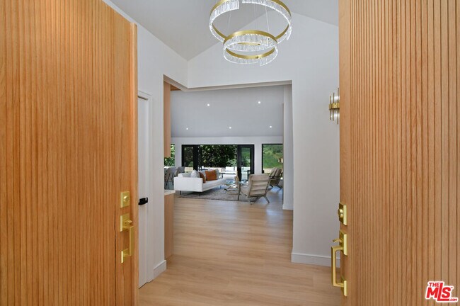 Foto del edificio - 26065 Farmfield Rd