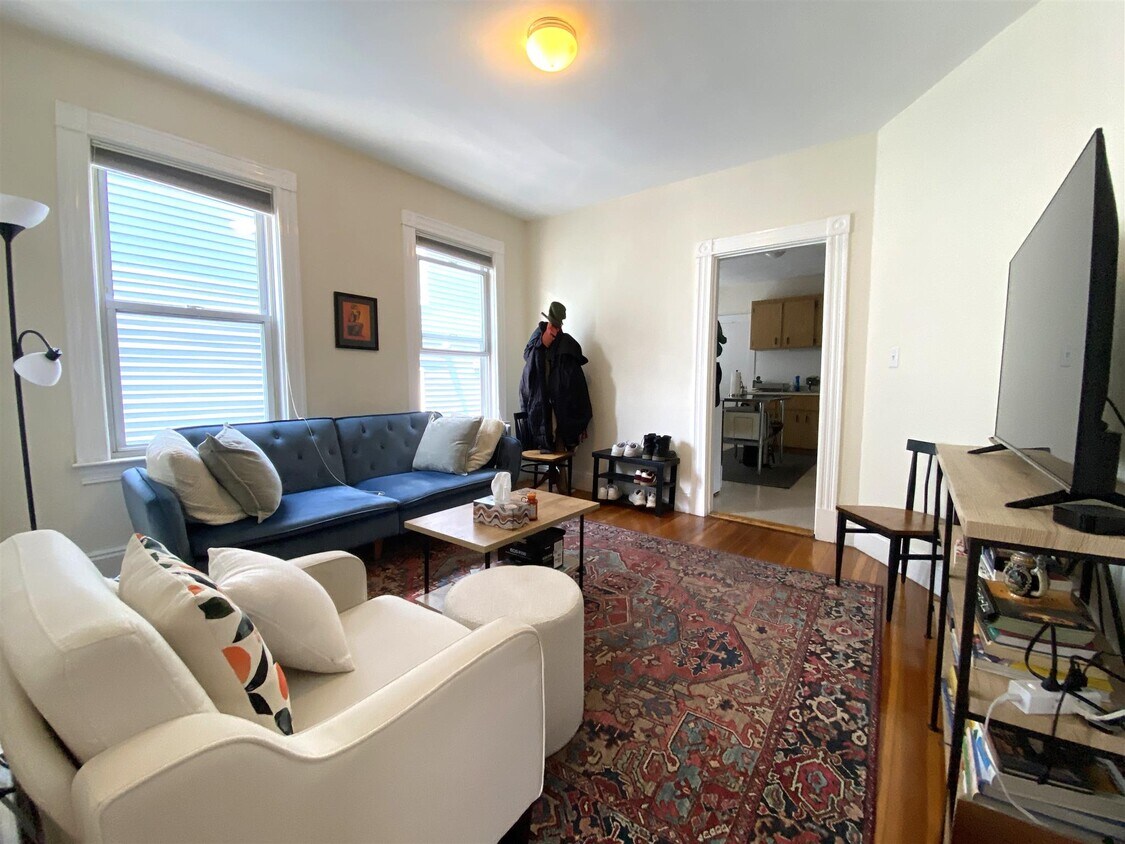 Primary Photo - 71 Porter St