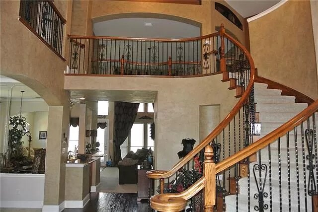Foto del edificio - 4205 Lansbury Dr