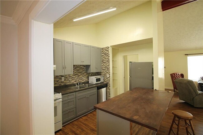 Building Photo - 5292 Bells Ferry Rd