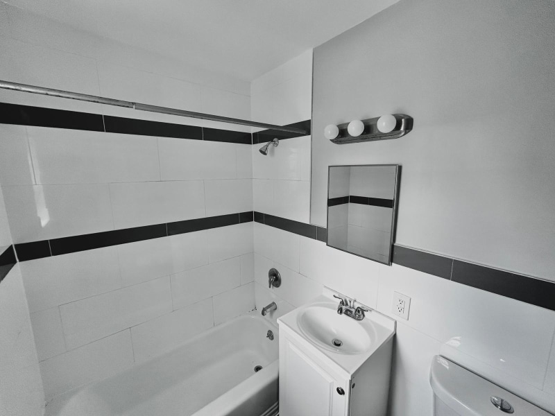Primary Photo - 21 Willoughby St